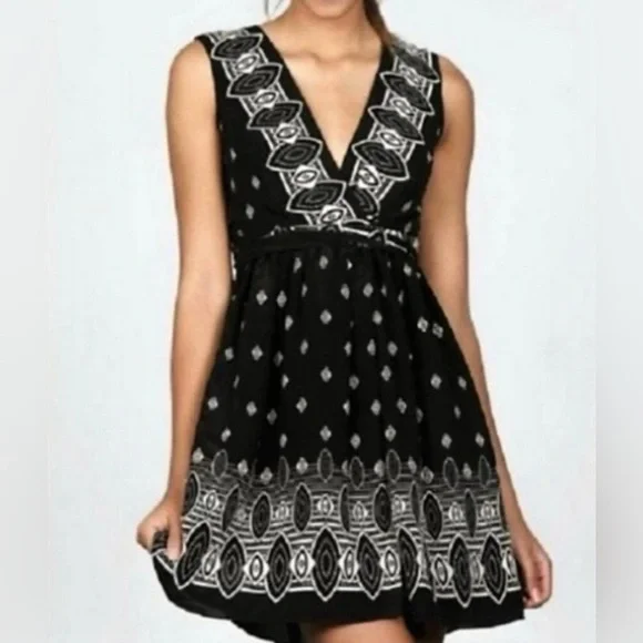 Anna Sui Black and White Geometric Mini Dress - Picture 1 of 8